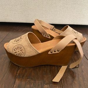 Seychelles Italian perforated leather platform sandal size 8